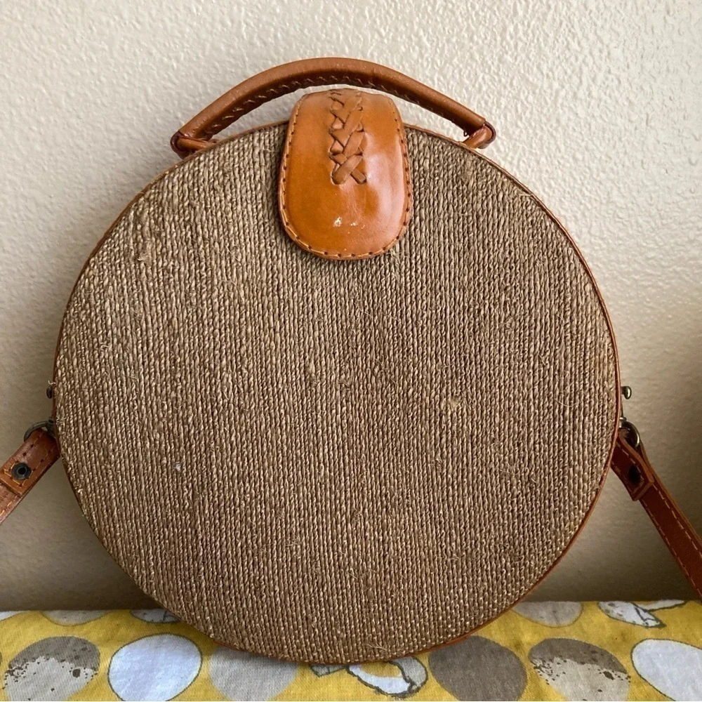 Vintage look round canteen crossbody purse